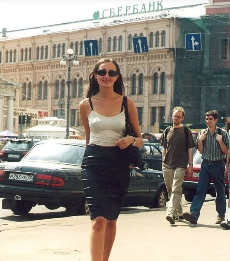 Красота гуляет по по Санкт-Петербургу, 2000 год.