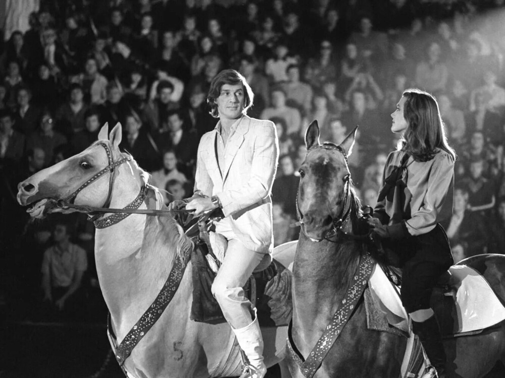 Александр Абдулов и Ирина Алферова на арене Московского цирка во время подготовки новогодней передачи «Аттракцион», 1982 год.