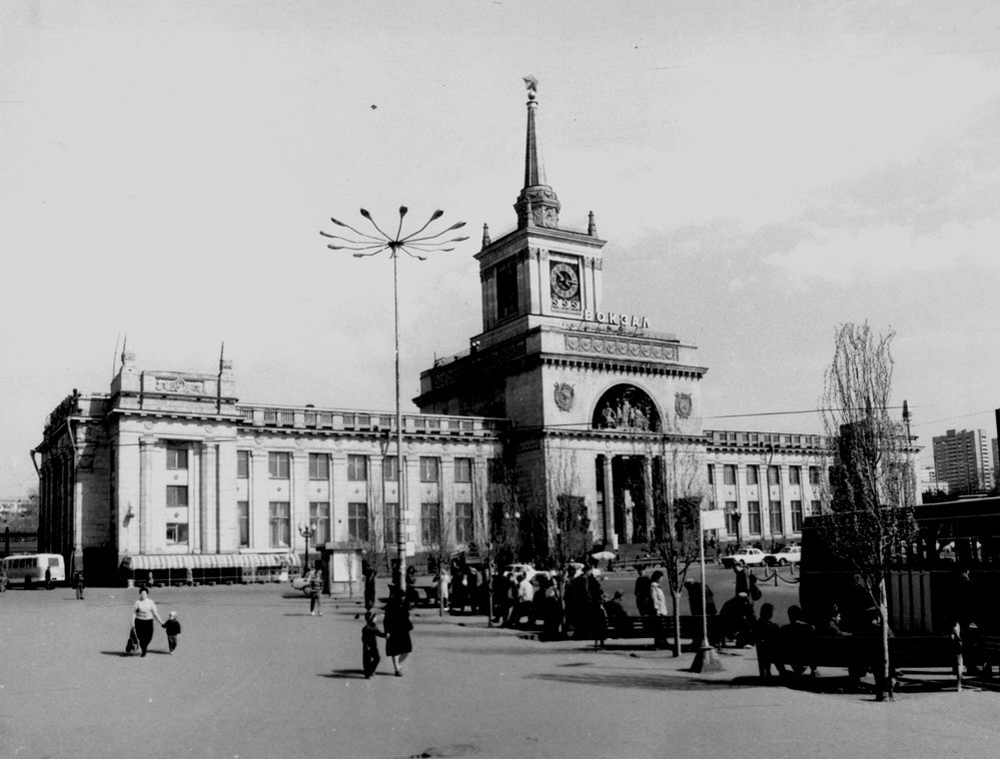 Волгоград. Железнодорожный вокзал. 1980-е годы.