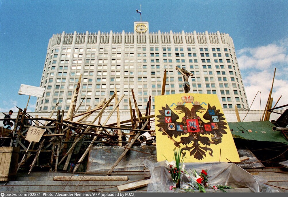 24 августа 1991 года, баррикады напротив Дома Советов. 