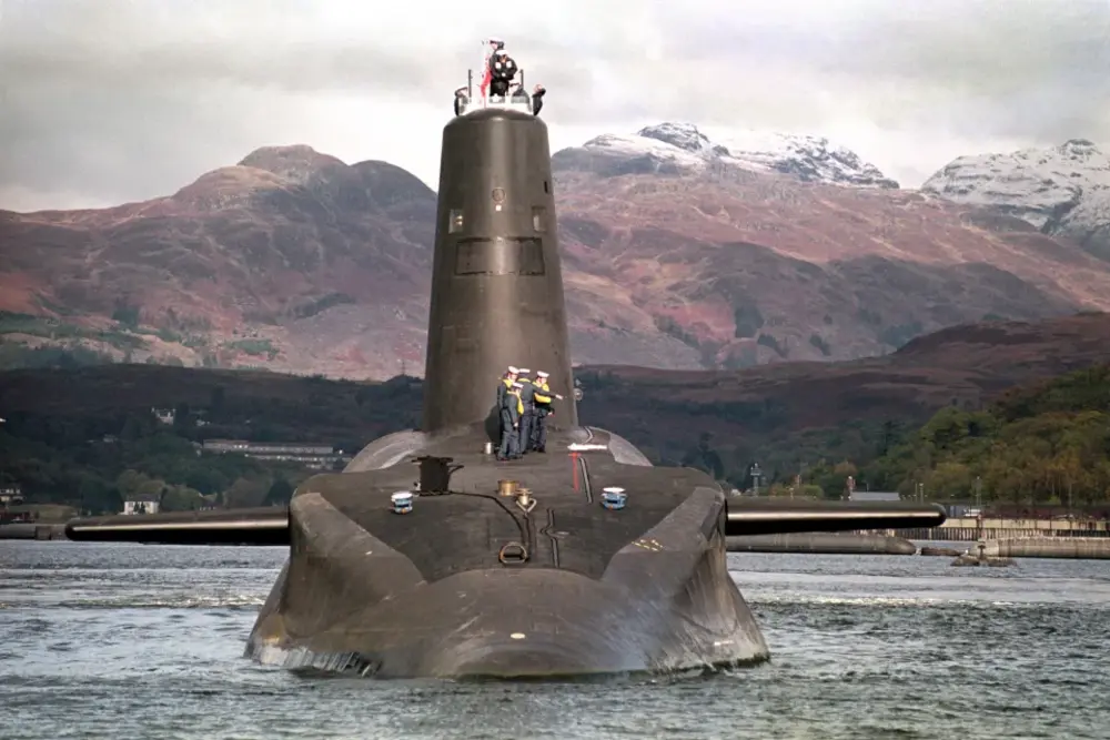 Атомная подводная лодка ВМФ Великобритании едва не утонула в Атлантическом океане