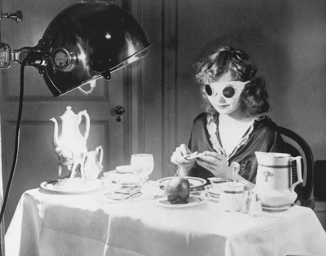 13. Кварцевые лампы для получения витамина А в домашних условиях, 1925 год