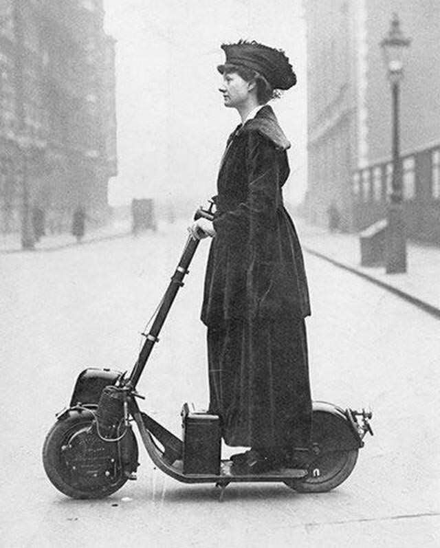 27. Женщина на электрическом самокате, 1916