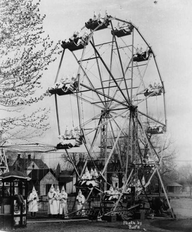21. Ку-клукс-клан на карнавале в Канон-Сити, США, 1925