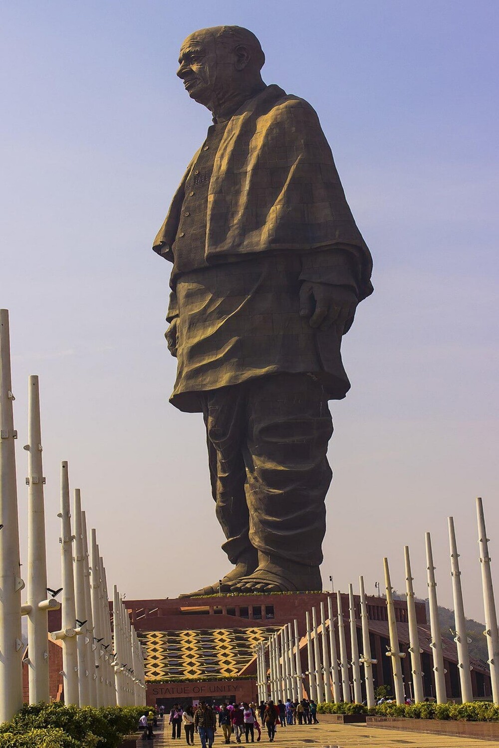 39. Статуя Единства в Индии - самая высокая в мире. Её высота - 182 м