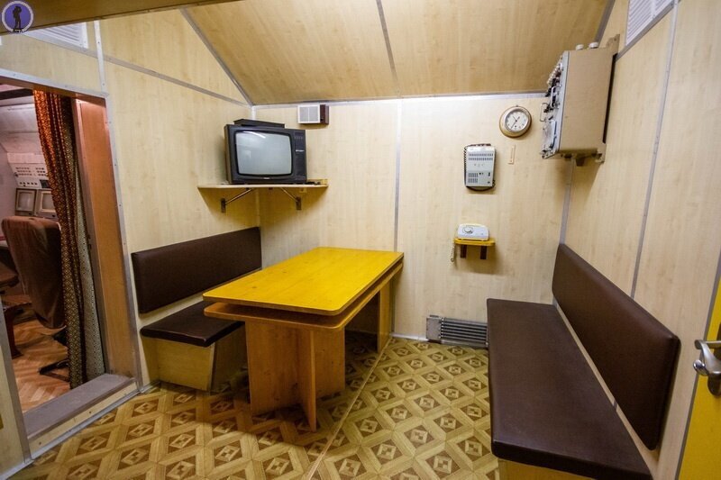 Как выглядел изнутри вагон командного пункта "ядерного поезда"