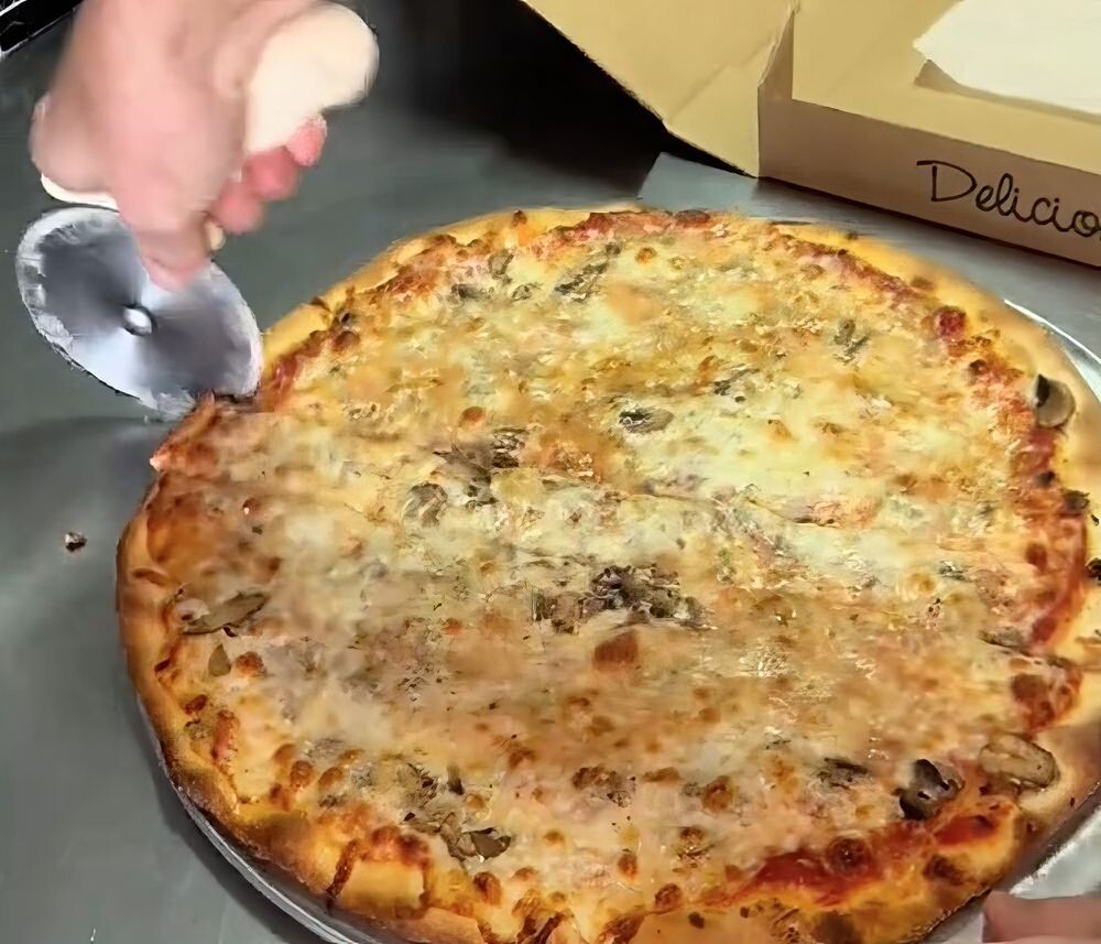 Как можно стащить кусок пиццы и не оставить следов на месте преступления