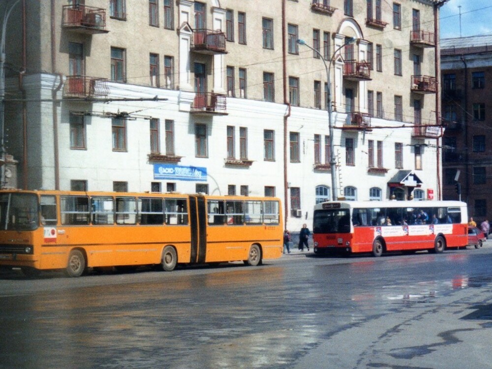 Комсомольская площадь. Пермь, 1995 год.