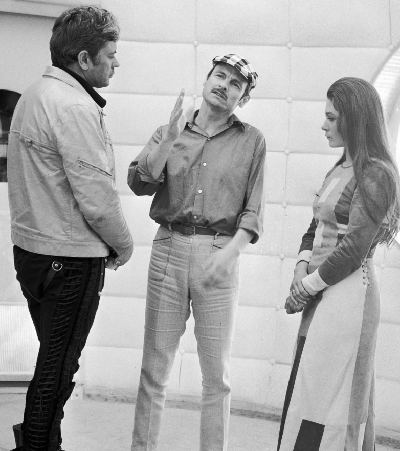 Андрей Тарковский репетирует с Донатасом Банионисом и Натальей Бондарчук сцену из кинофильма «Солярис», 1972 год