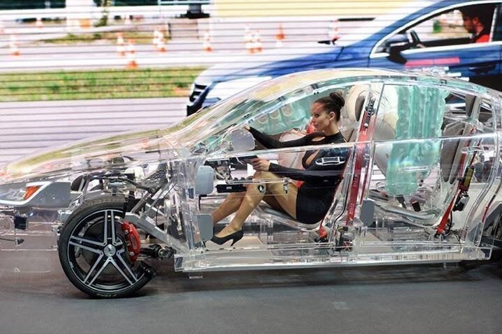 3. В производстве прозрачного автомобиля использовались прочное органическое стекло и акриловый пластик