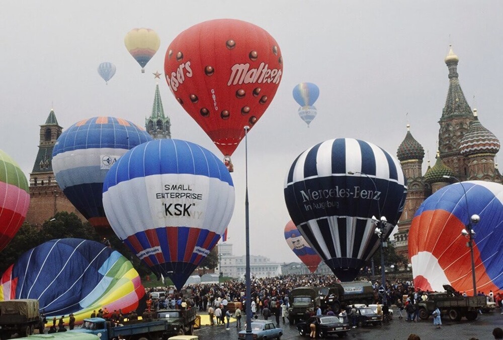 Фестиваль воздушных шаров на Красной площади 1 мая 1992 года.