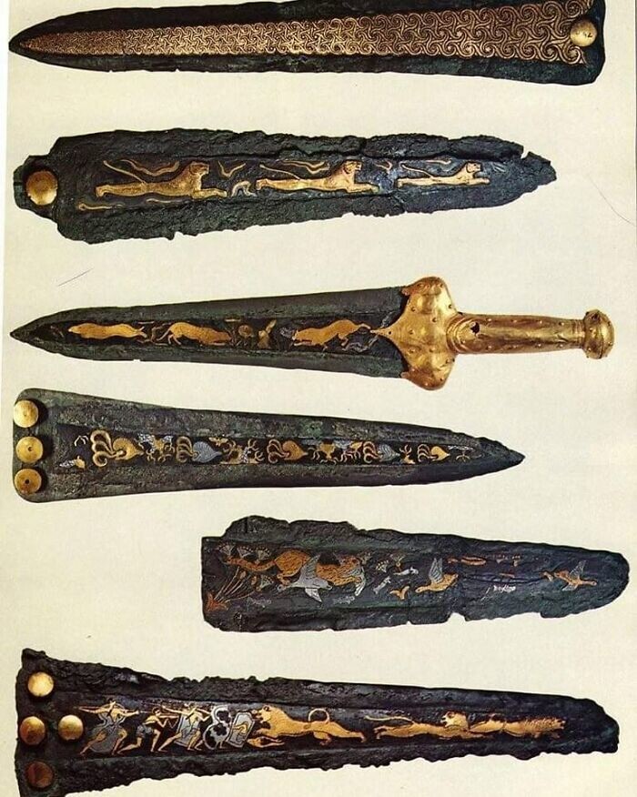 25. Микенские кинжалы, изготовленные из серебра и золота. 1550-1500 гг. до н.э.
