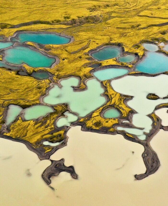 14. Область котловинных озёр, создающих абстрактный ландшафт в Исландии