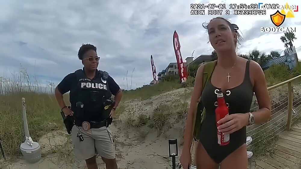 Женщину задержали за мастурбацию на общественном пляже