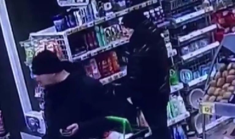 Буйный петербуржец открыл стрельбу в магазине, когда его уличили в краже на 870 рублей