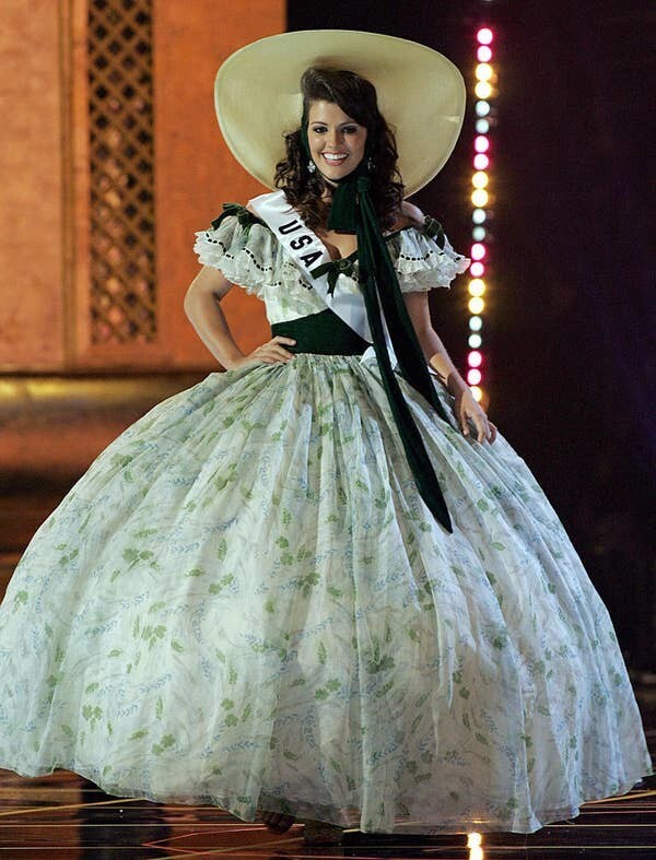 Национальным костюмом Мисс США 2005 года была женщина прерий
