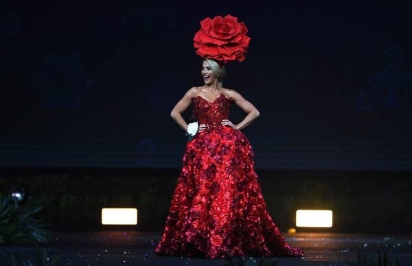 Национальным костюмом Мисс США 2018 года была роза