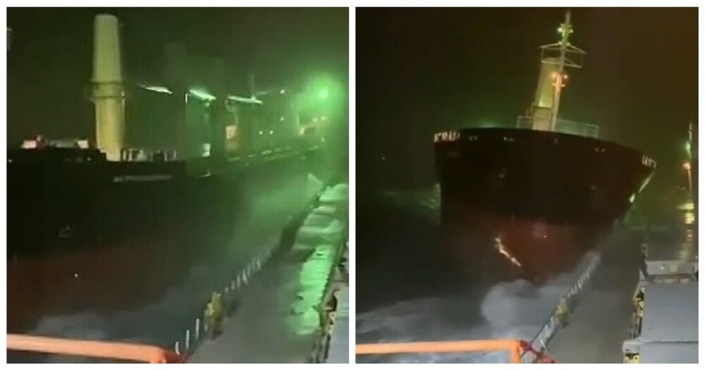 Момент столкновения судов в акватории Керченского пролива во время шторма