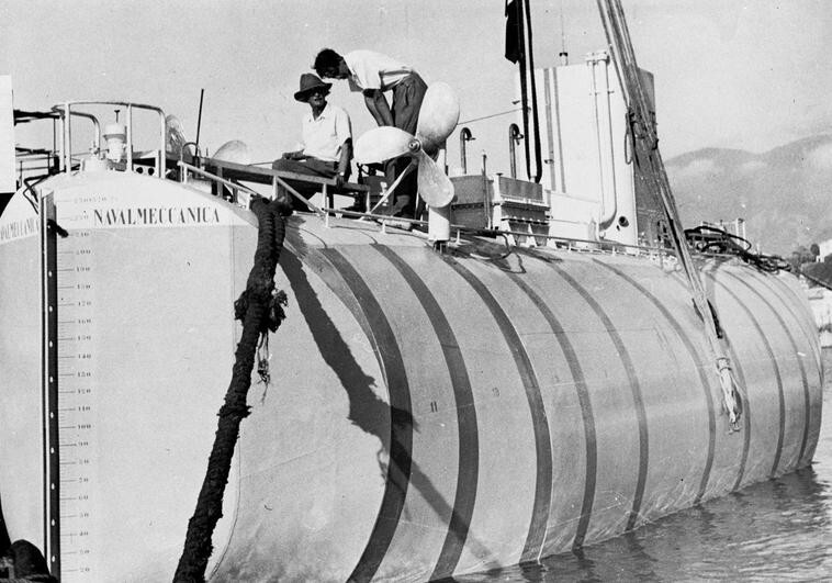 12. Батискаф профессора Огюста Пиккара, способный погружаться на глубину до 4 км, 1953 год