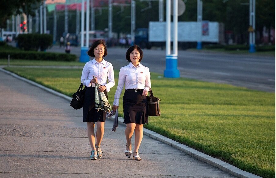 Почему в Северной Корее большую грудь считают некрасивой