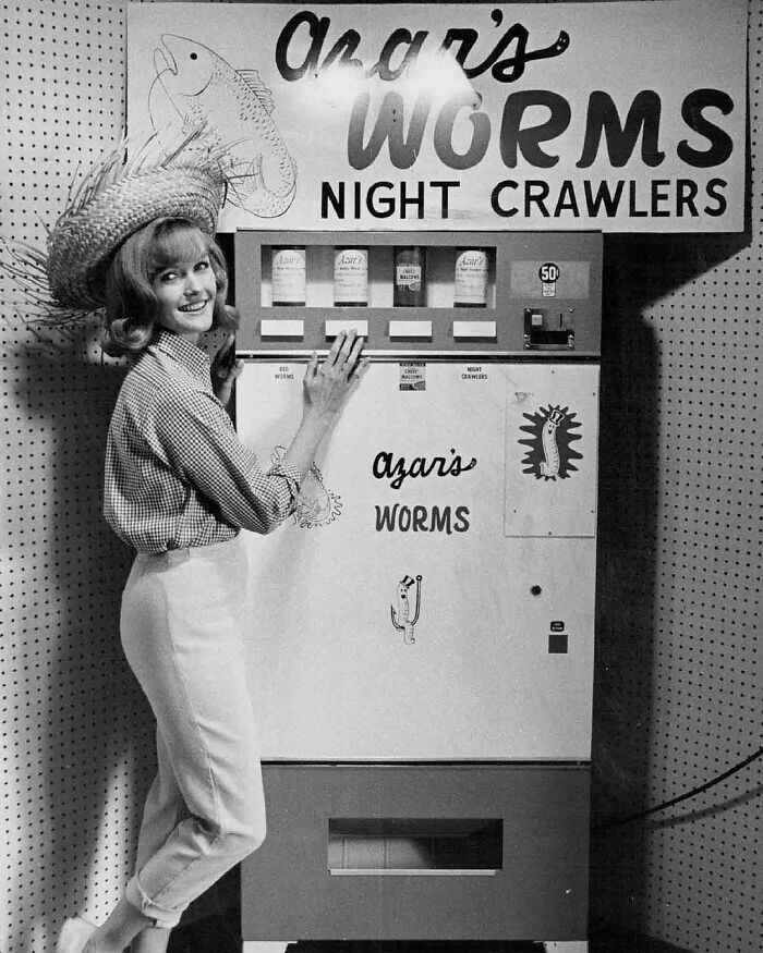 27. Автомат по продаже червячков для рыбалки, США, 1965 год