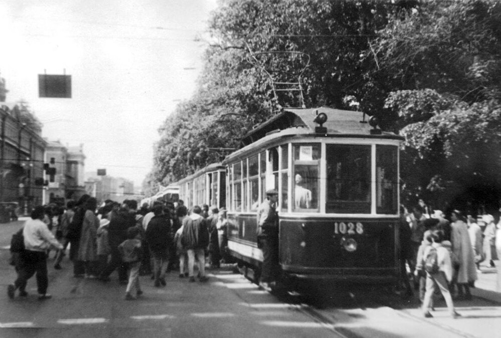 Трамвайный парад в честь 290-летия Санкт-Петербурга на Адмиралтейском проспекте.