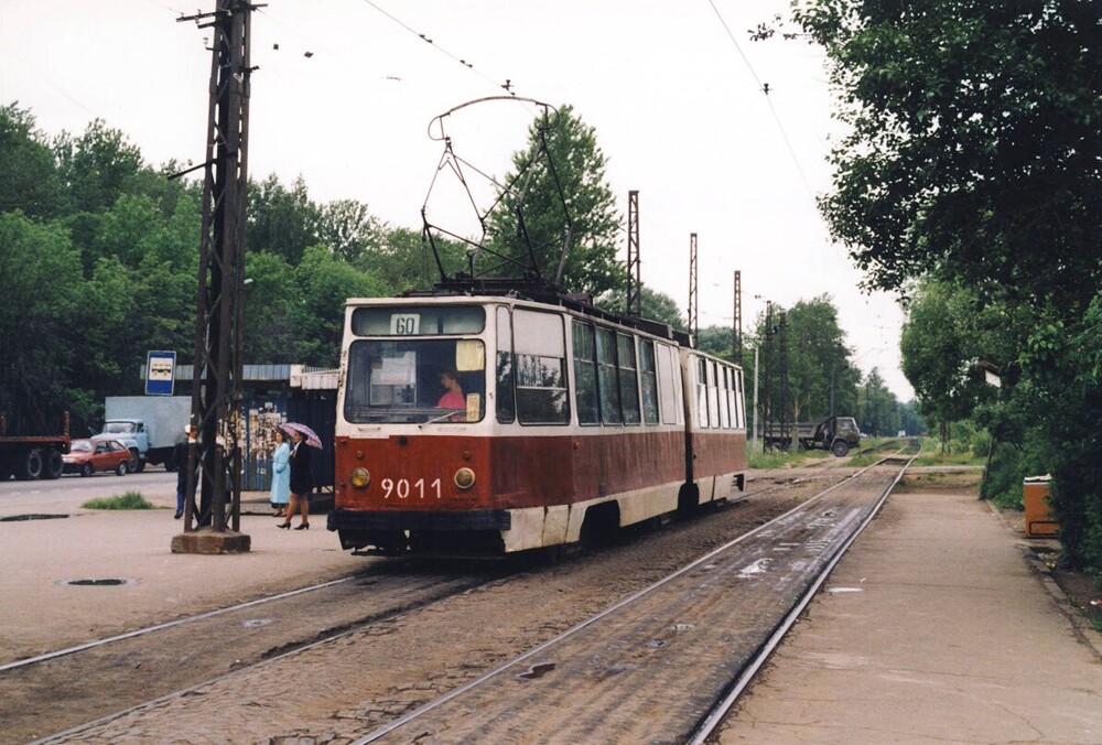 Район Сосновая Поляна и 60 маршрут трамвая на Петергофском шоссе. 
