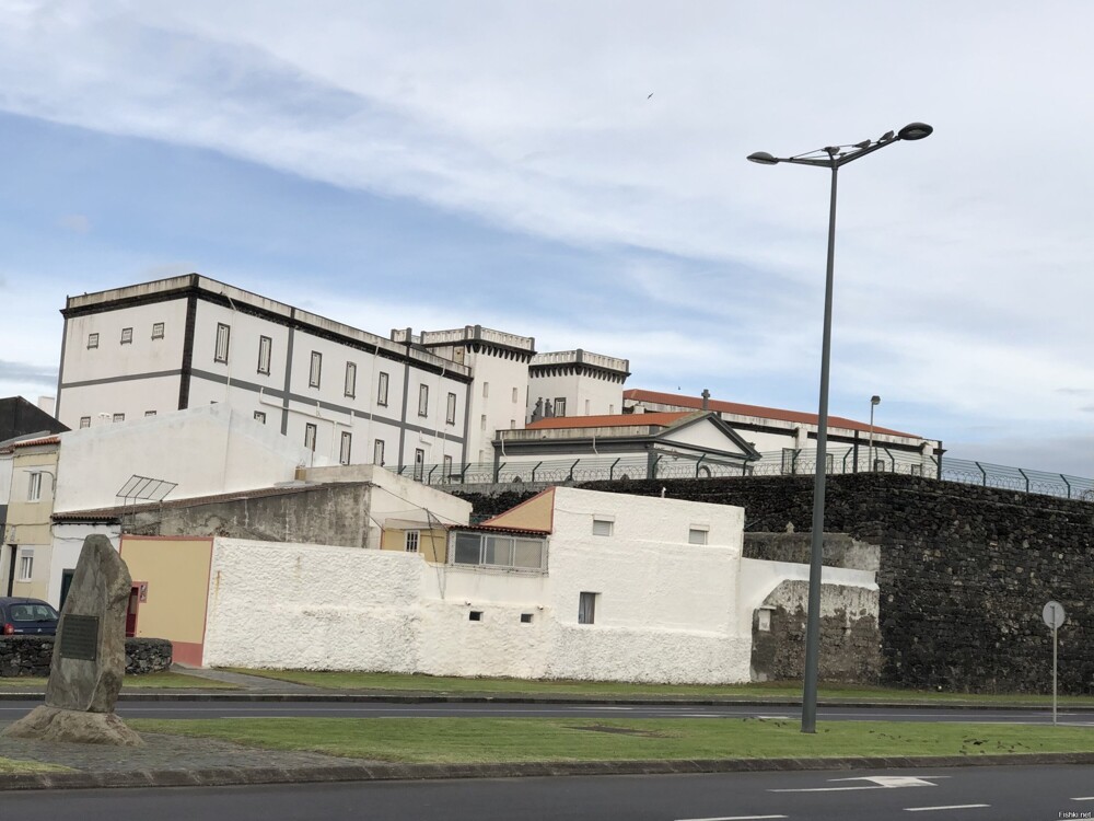 Ponta Delgada, тюрьма с видом на море