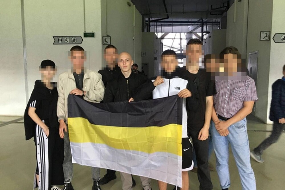 Националисты толпой набросились на антифашиста в Волгограде
