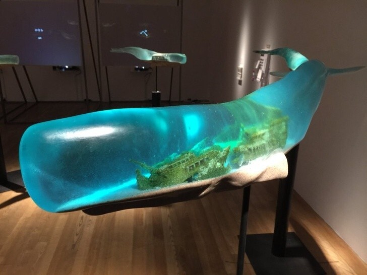 6. Изумительная скульптура кита