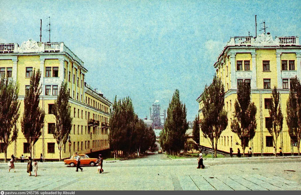 Макеевка . Донецкая область, улица Энгельса, первая половина 1980-х годов.