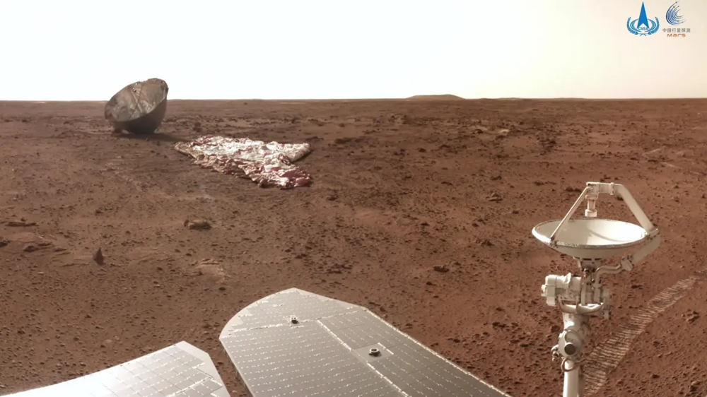 Китайский марсоход исчез на Марсе после обнаружения странных многоугольников