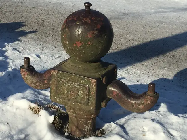 Эта странная фигура является частью источника питьевой воды в Швеции
