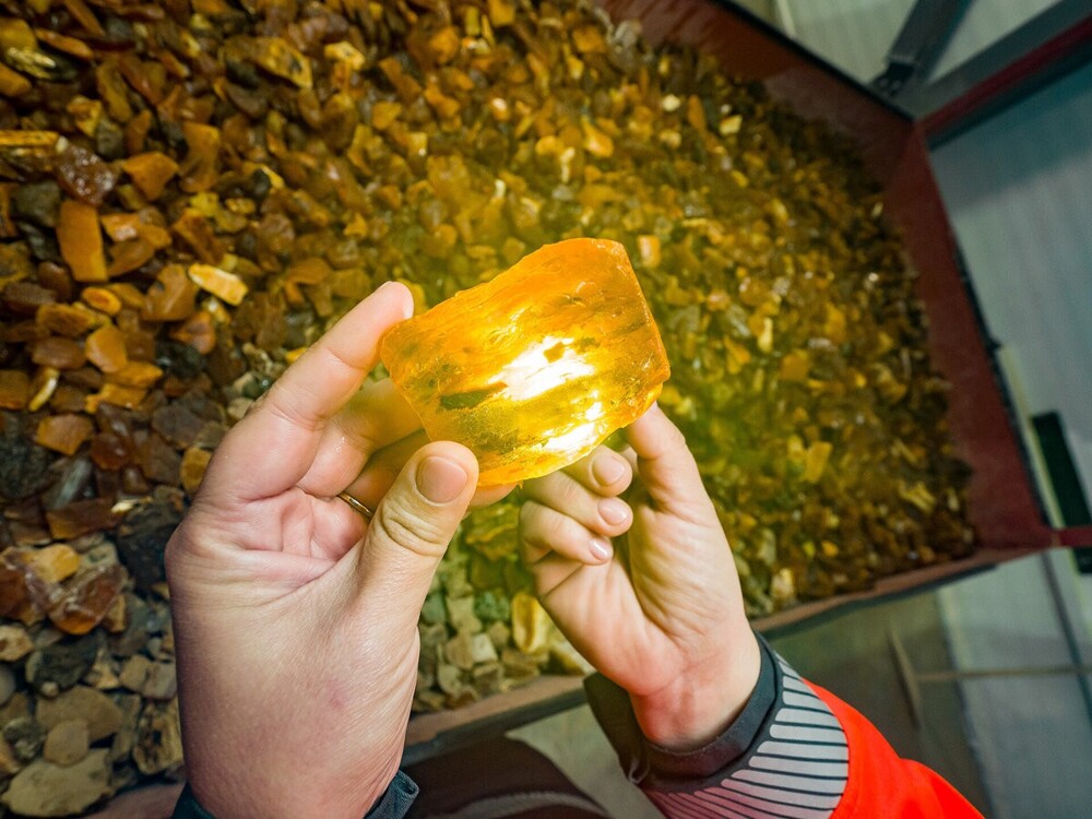 Как добывают янтарь на крупнейшем в мире месторождении