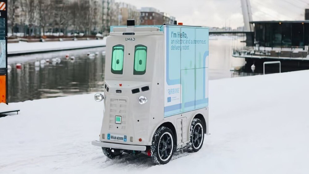 В Финляндии запустили самоуправляемые роботы-постаматы, которые катаются по городу и развозят жителям посылки