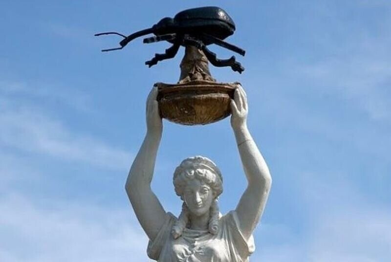 За какие заслуги американцы решили увековечить память о насекомом-вредителе?