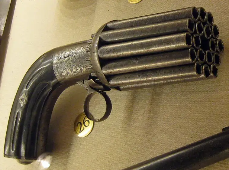 9. Многоствольное огнестрельное оружие "Перечница" (1800-е)
