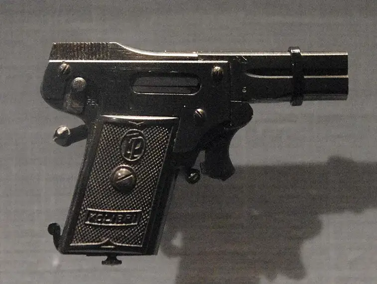 17. Двухмиллиметровый пистолет "Колибри" (1910)