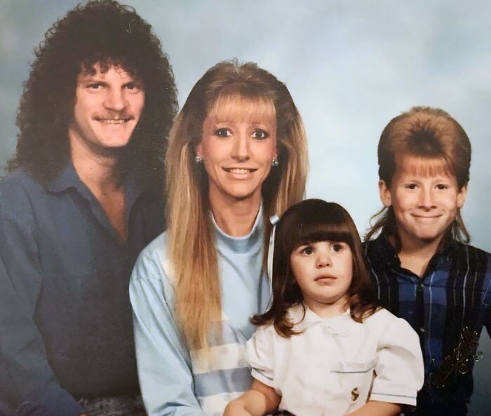 16. «Семейная фотография 1988 года, и это заметно сразу»