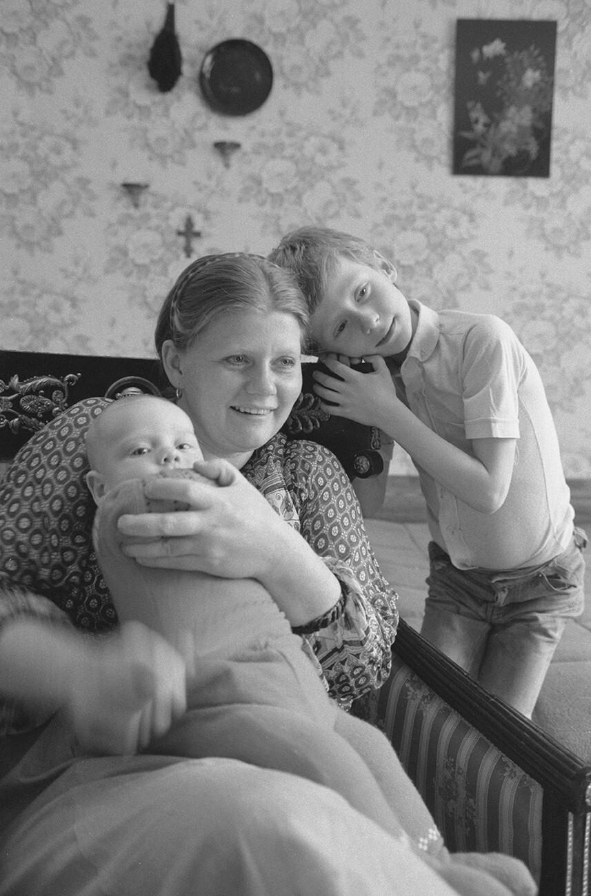 Ирина Муравьева с сыновьями Женей и Даниилом. Сентябрь 1983 года.