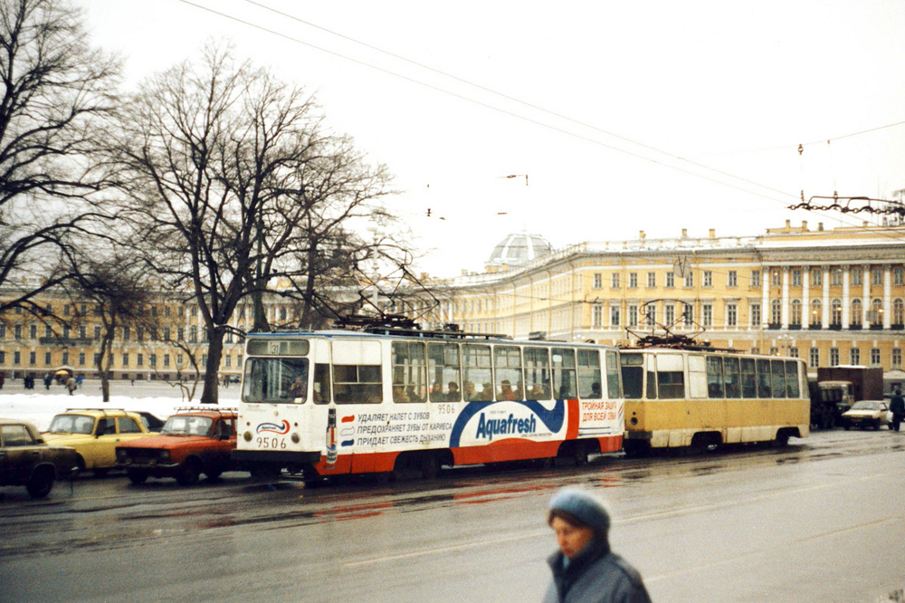 Трамвай на Дворцовом проезде. Одно из последних фото трамвая на этом участке - уже весной 1996 года движение здесь закроют.