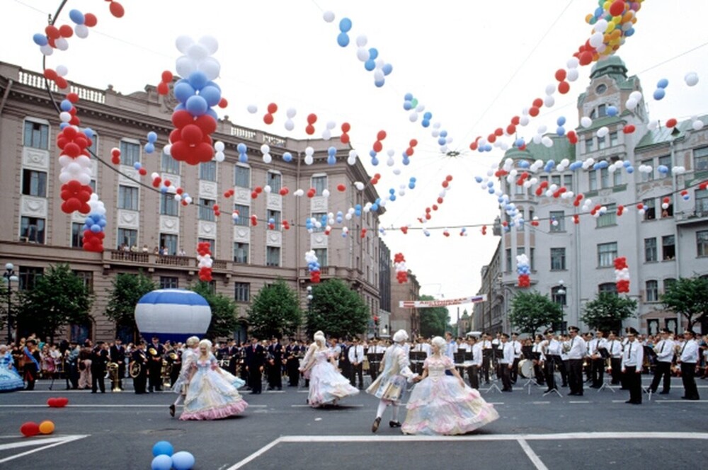 Праздничная церемония открытия Австрийской площади, что на пересечении Каменноостровского проспекта и улицы Мира.
