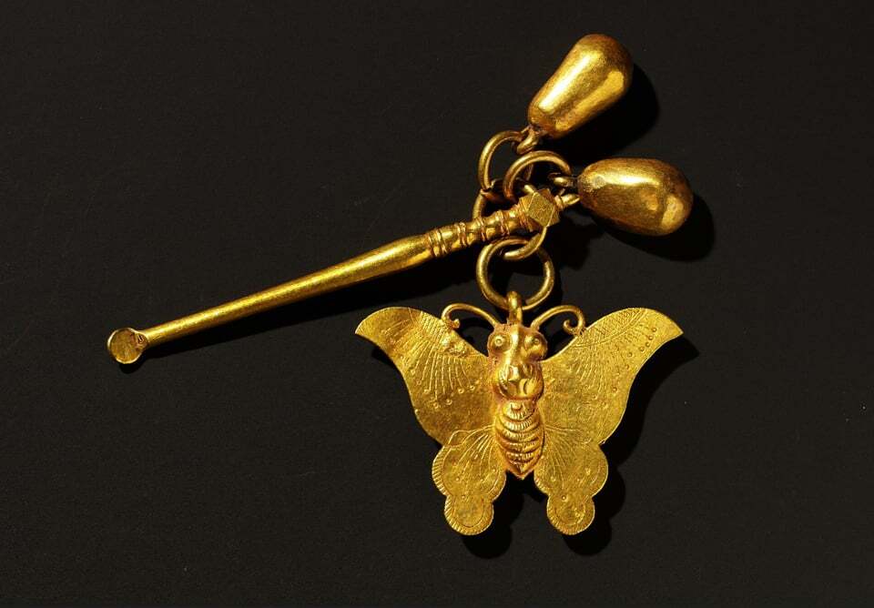 Золотая серьга с декоративной бабочкой. Корея, династия Корё, 10-14 века