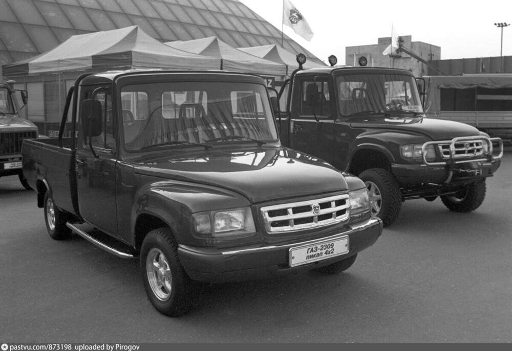 Новинки от ГАЗа. Автомобиль "Газ-2309" на международной выставке "Автосалон-95".