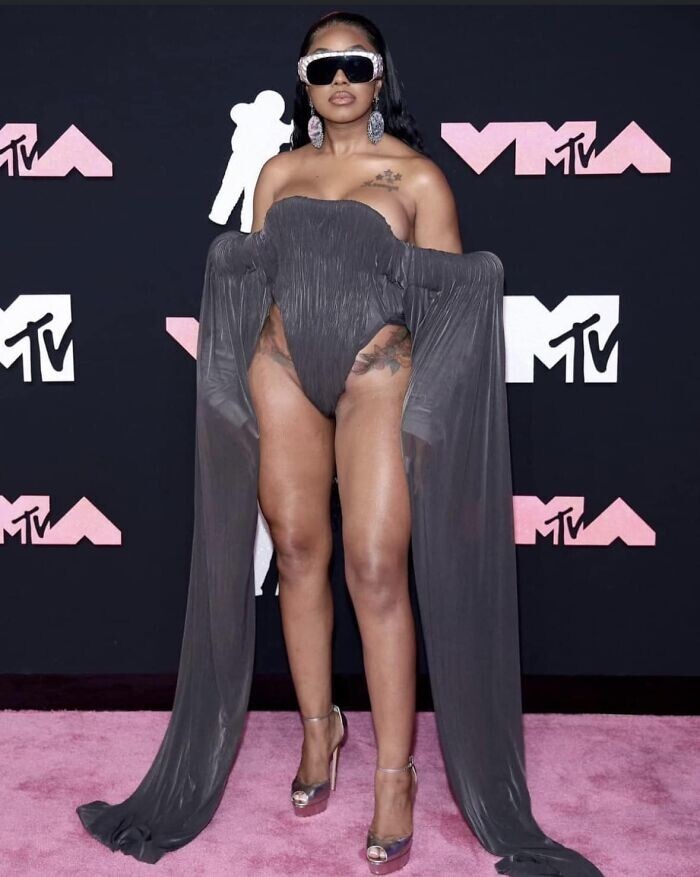 8. 50-летняя телеведущая Федра Паркс, и её наряд для церемонии MTV Video Music Awards