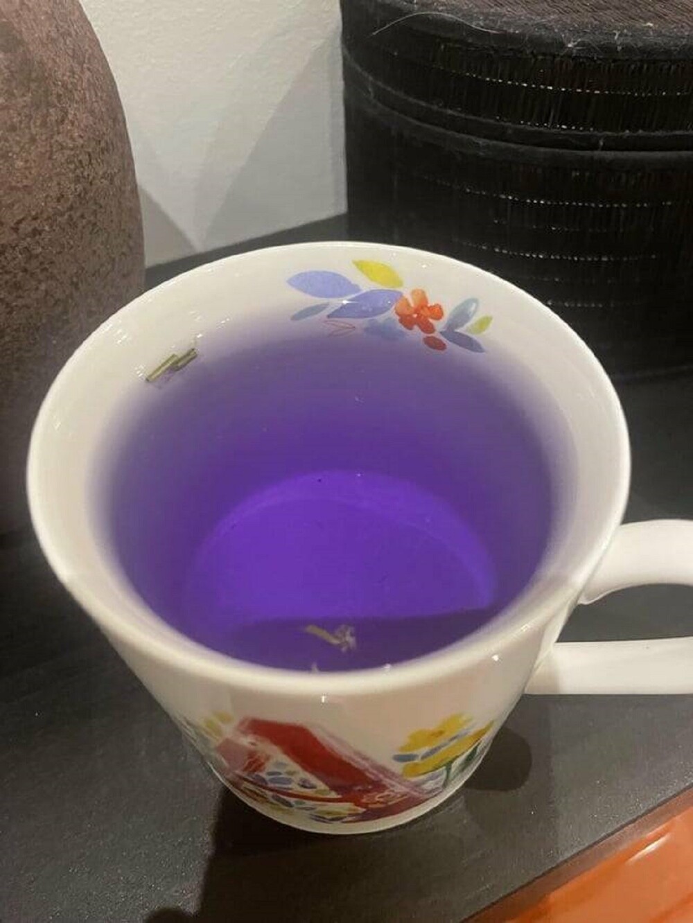 38. Ромашковый чай фиолетового цвета