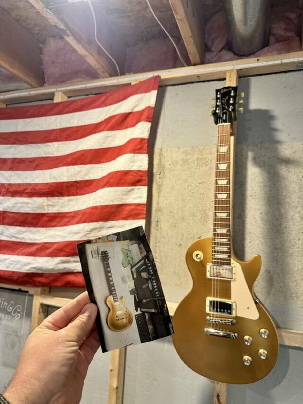 22. "Когда покупаете электрогитару Gibson Les Paul, к ней прилагается фотография с производства"