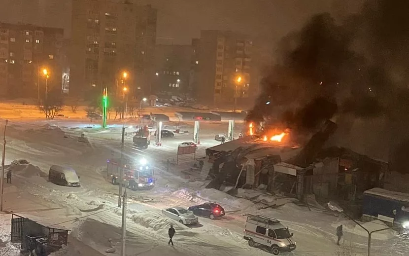 Мощный взрыв и последующий пожар уничтожили автомойку в Ижевске
