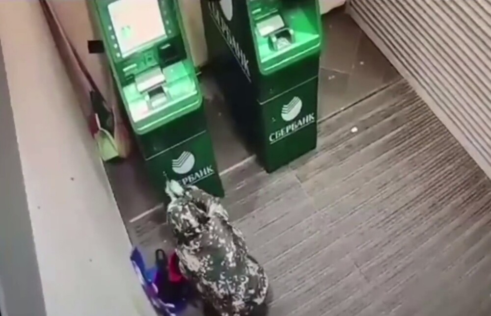 В Чувашии вор пытался вскрыть банкомат овощечисткой