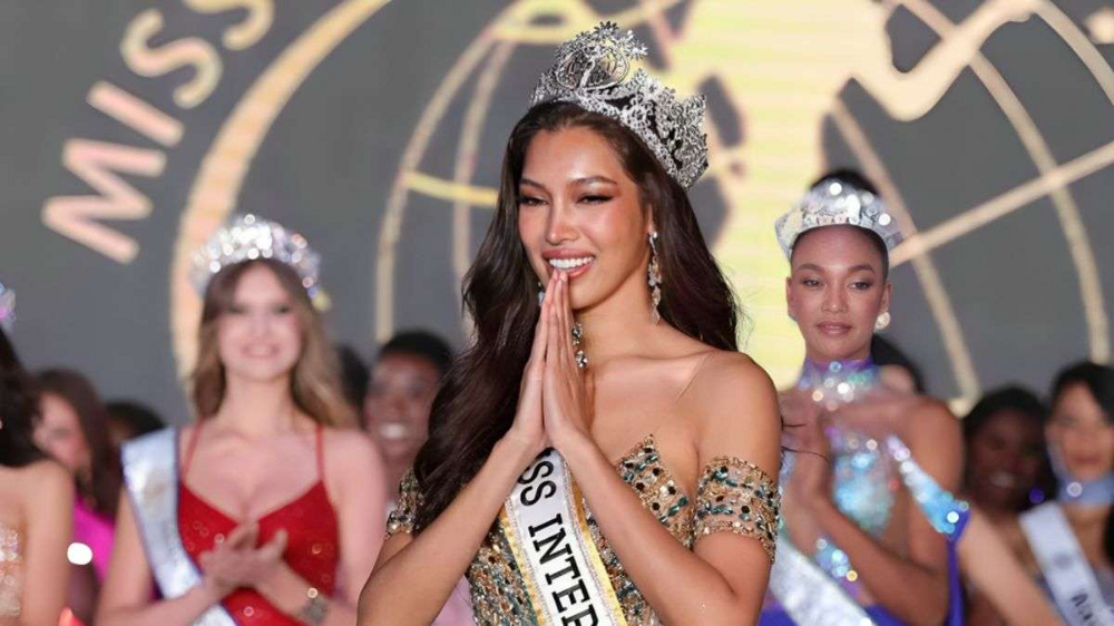 Россиянка получила звание «Мисс Европа - 2023» с помощью обаяния и кокошника из пшеницы